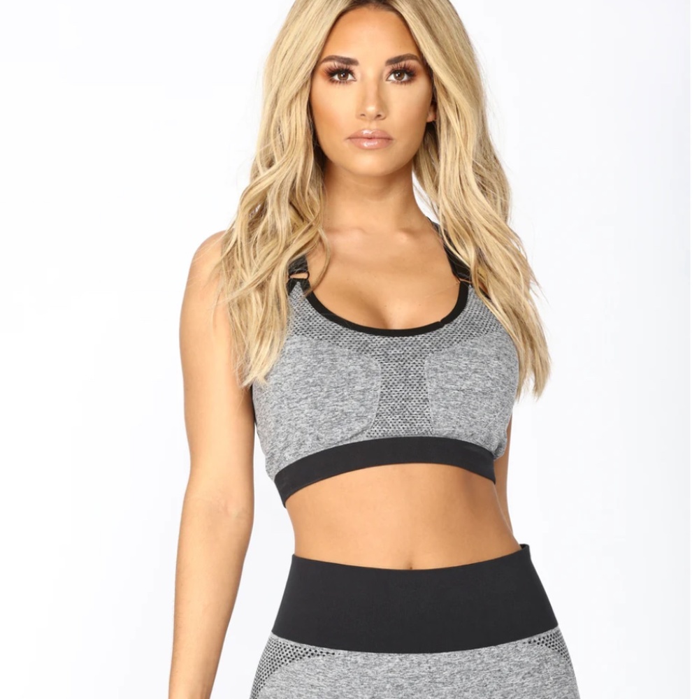 Fashion Nova Seamless Active Set - Picture 5 of 11